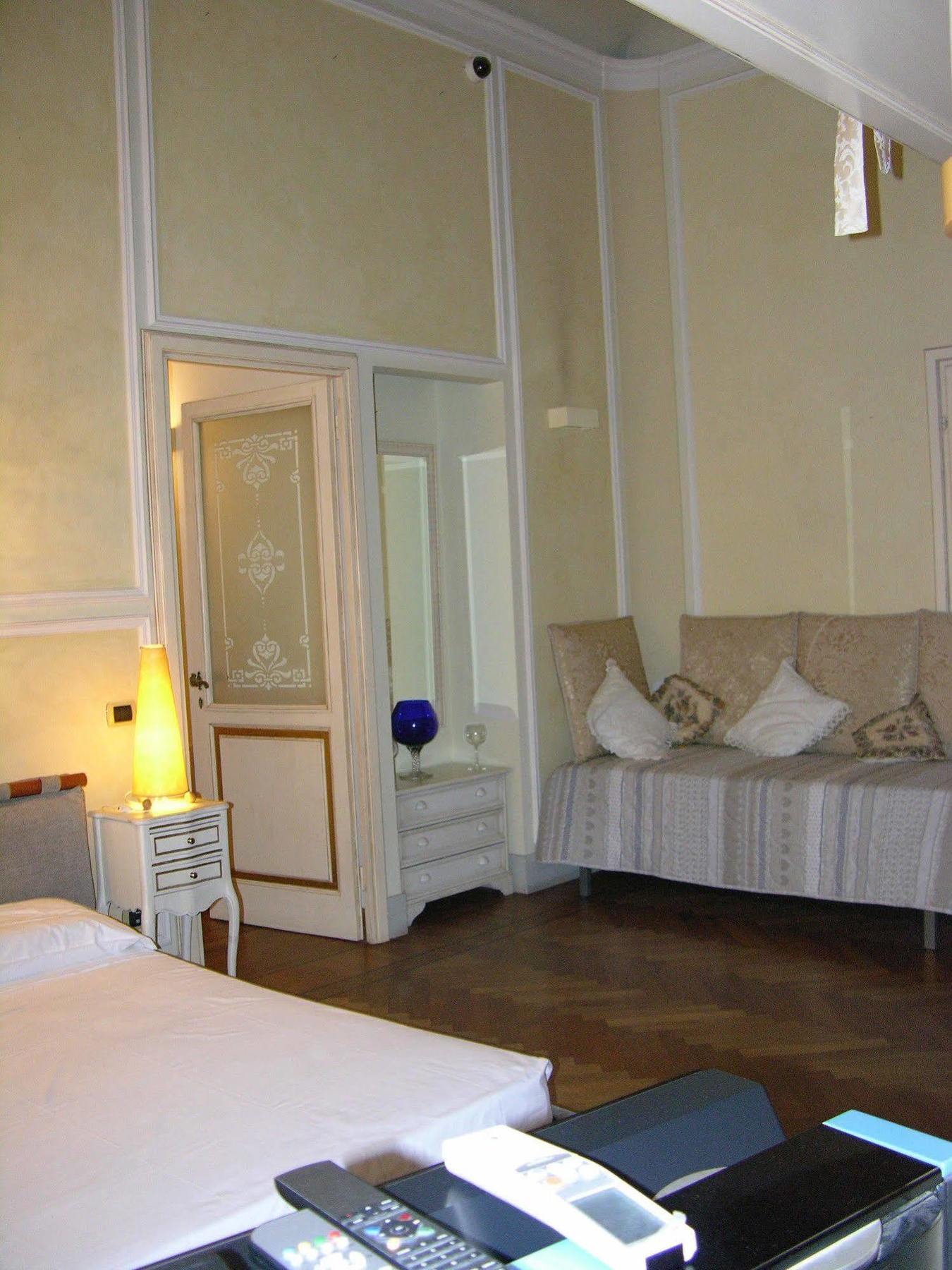Booking Firenze Appartamenti Екстериор снимка